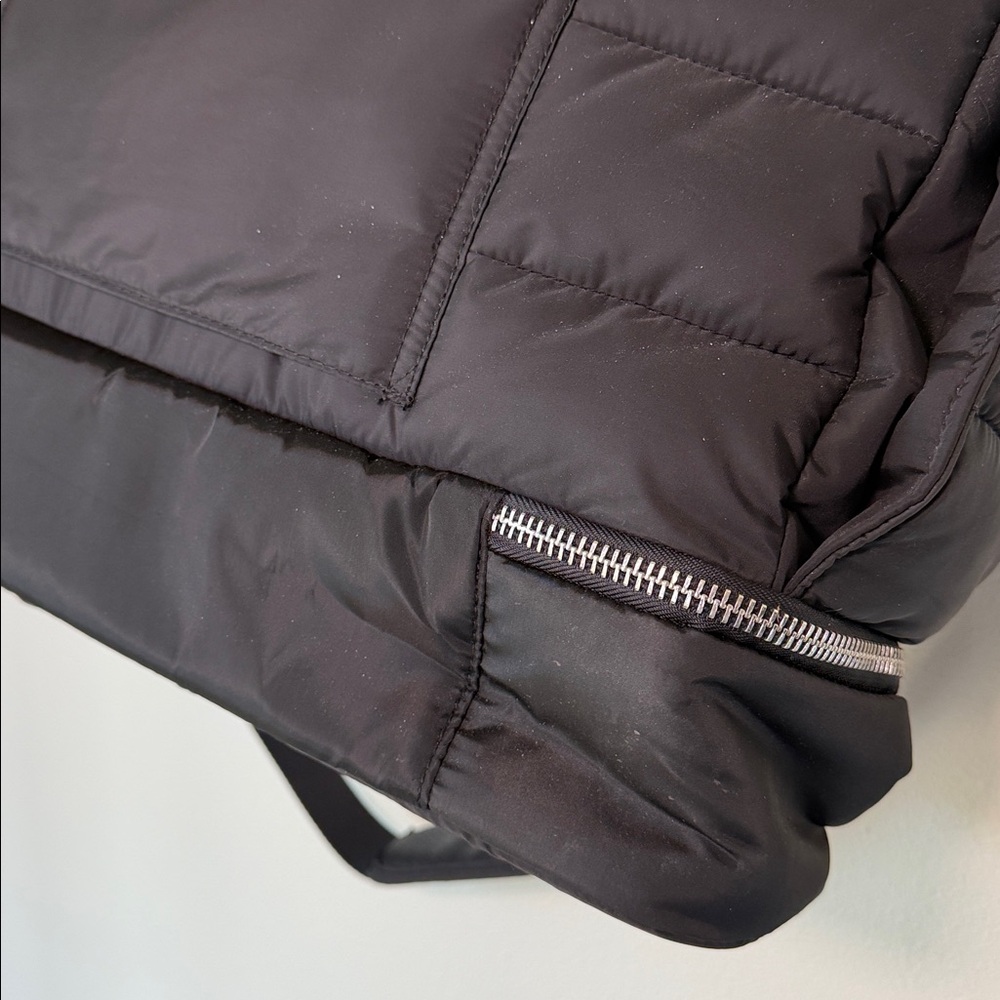 Like New Black Puffer Shoulder Bag Zip Up Cooler Bag Travel Purse - Picture 7 of 8